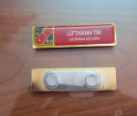 Bảng tên nhân viên, bảng tên, logo cài áo, huy hiệu,