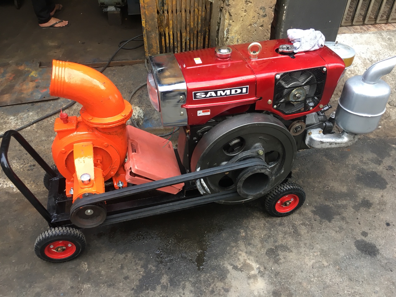 máy bơm nước D24