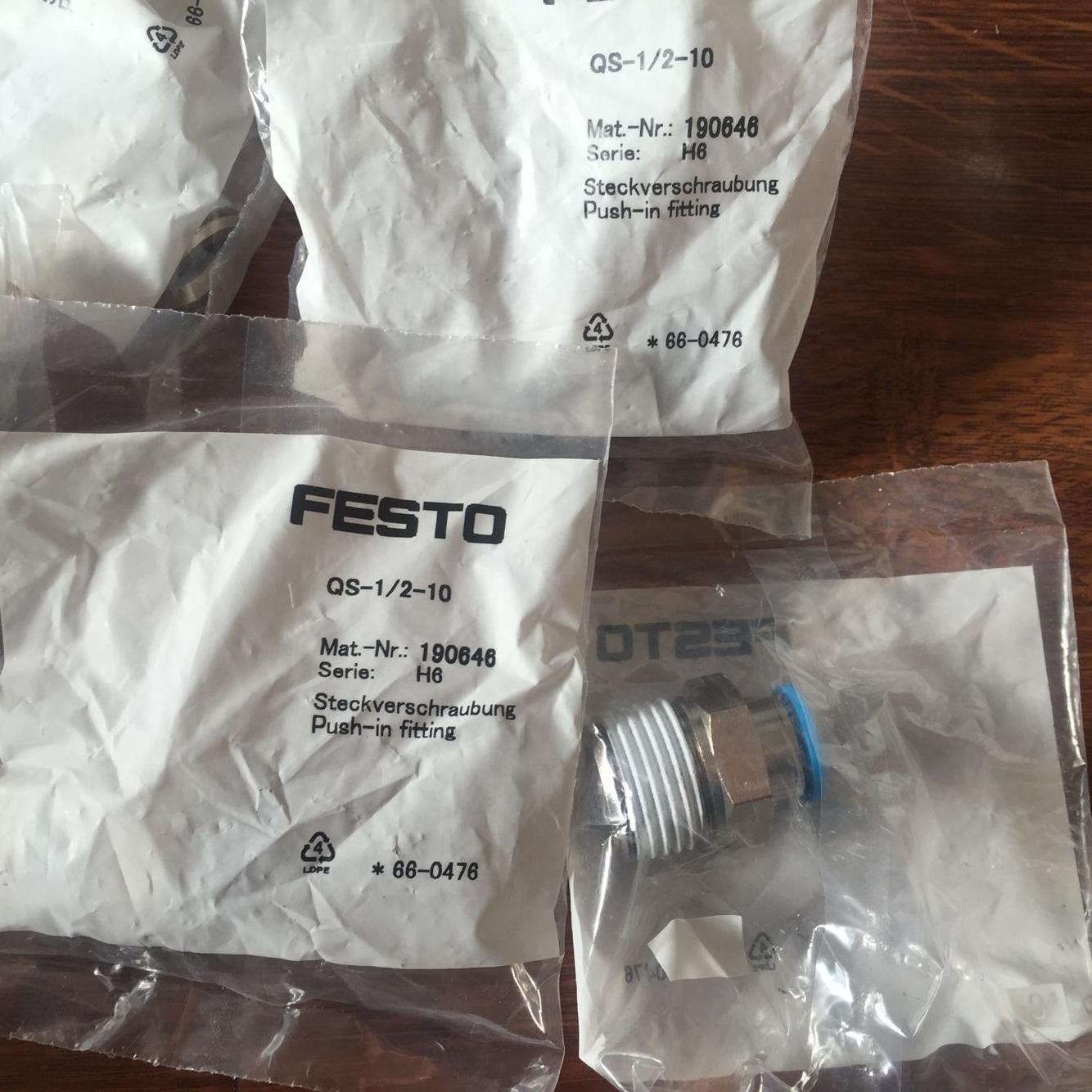 Đầu nối FESTO QS-1/2-10 190646