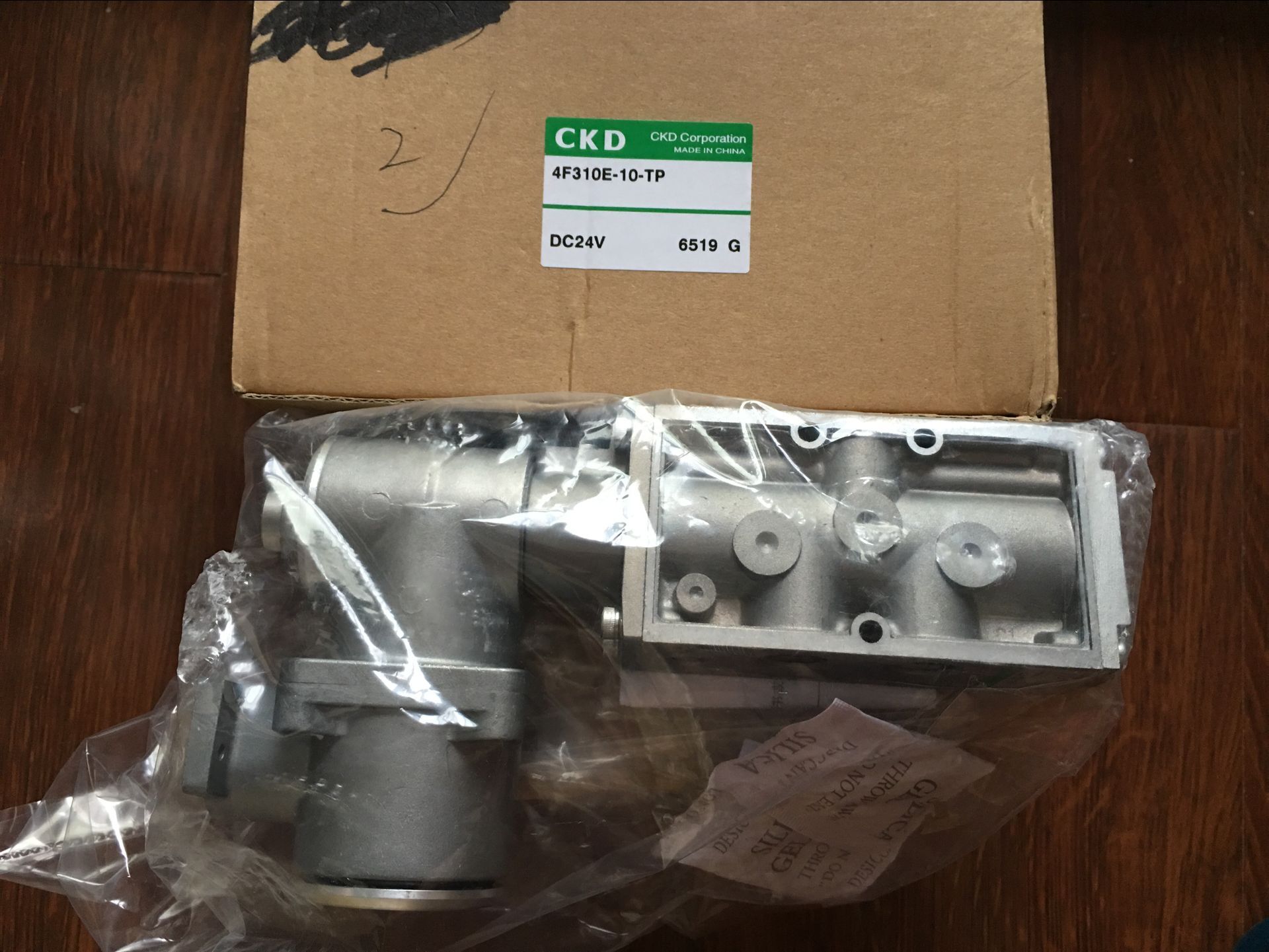 Van điện từ CKD 4F310E-10-TP