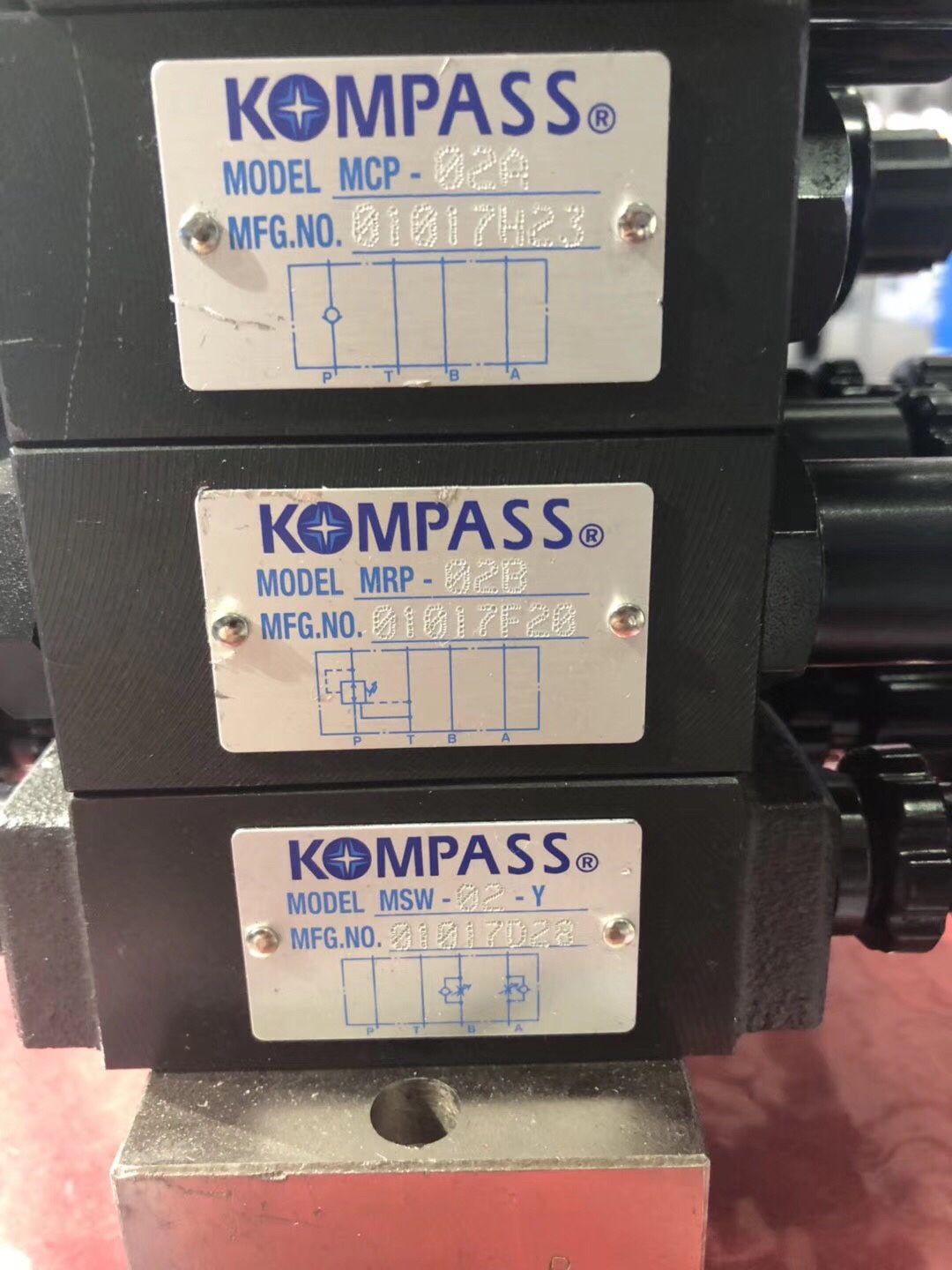 Bơm thủy lực KOMPASS MCP-02A-01017H23