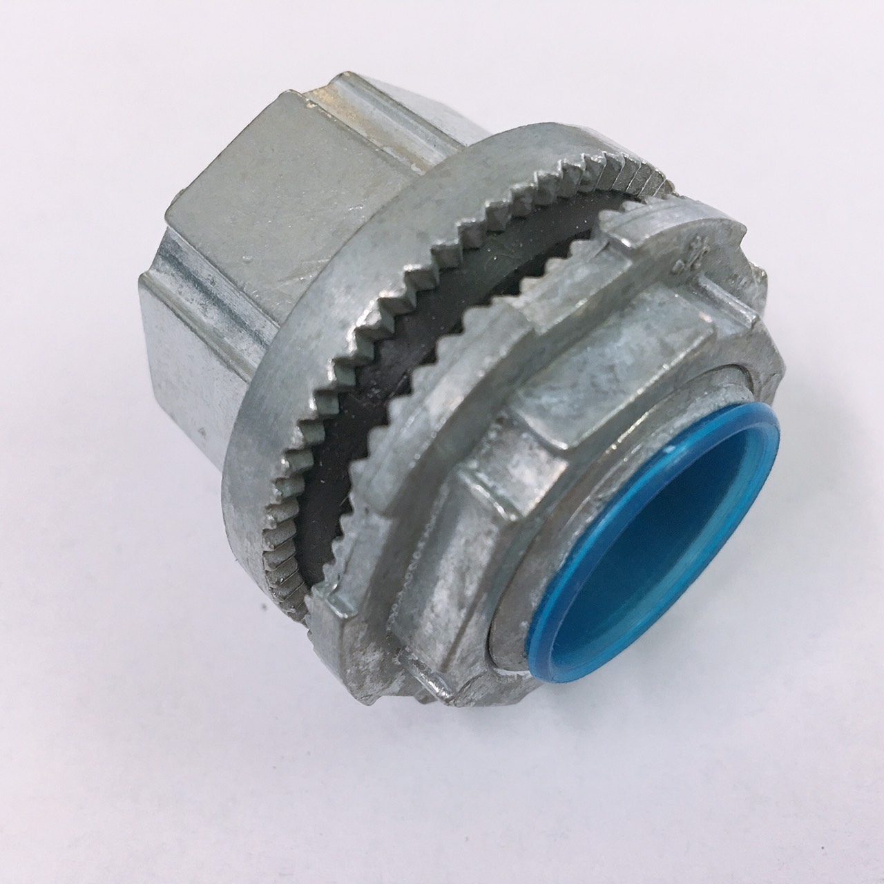 Đầu nối ống thép luồn dây điện IMC vào hộp điện