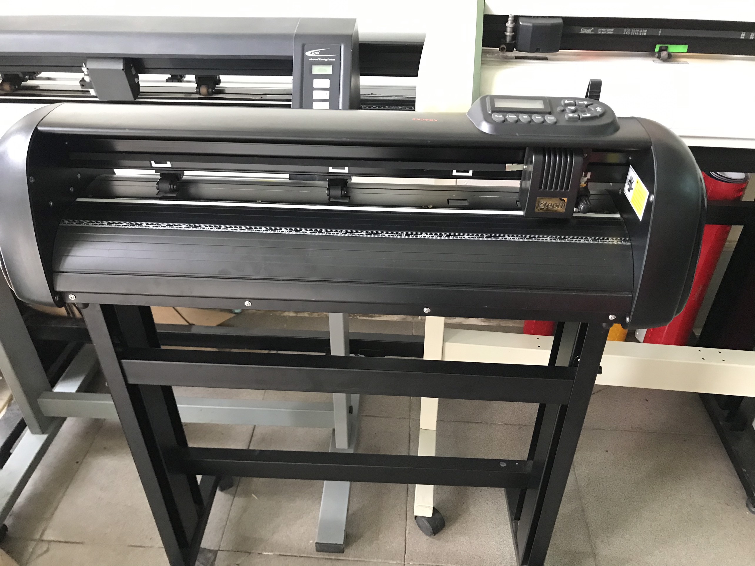 máy cắt hitech 24