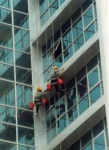 Dịch vụ vệ sinh kính nhà cao tầng