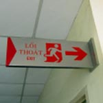 Biển chỉ dẫn Exit tòa nhà
