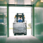 Thang máy tải hàng